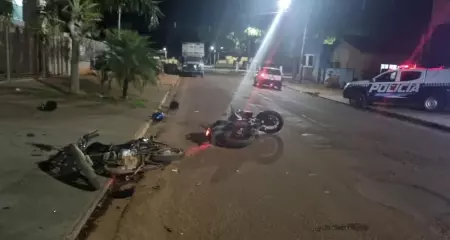 Na moto estava a vítima, de 25 anos, e outra jovem, de 18 anos; ambas se feriram e foram encaminhadas à Santa Casa