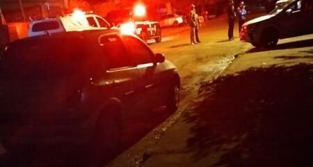Mulher foi morta com golpe profundo no pescoço; perícia aponta tentativa de limpar sangue antes da fuga
