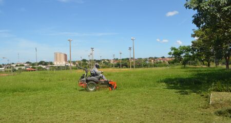 Mandatário finge ter influência com indicações de manutenções corriqueiras da prefeitura