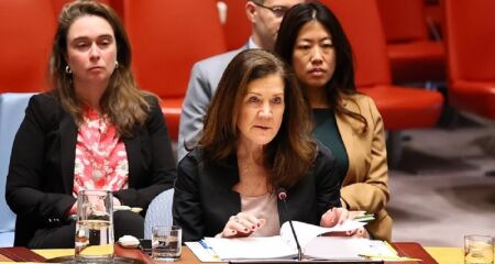 Dorothy Shea, embaixadora dos EUA na ONU, defendeu que o Irã não estaria cumprindo com obrigações e que "não pode ter uma arma nuclear"