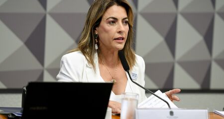 Soraya promete levar relatório próprio às autoridades 