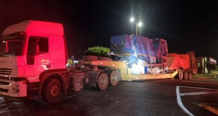 Veículo tentava acessar a rodovia quando travou manobra