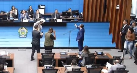 Davi ficou irritado com interrupção de Kemp 
