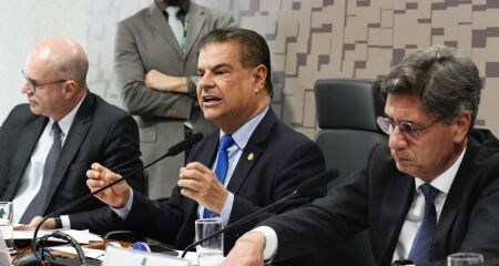 Senador quer missão para renegociar tarifa nos EUA 