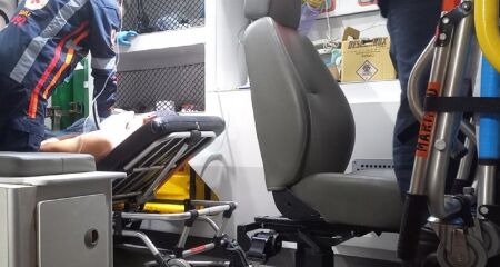 Mesmo ferida, vítima conseguiu correr e pedir ajuda em um bar