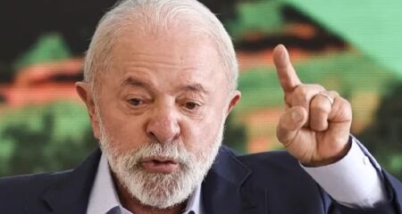 Presidente do Brasil, Luiz Inácio Lula da Silva, chamou a medida de suspensão de vistos do governo de Donald Trump de "arbitrária"
