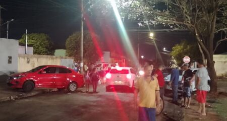 Segundo testemunhas, o motorista que provocou o acidente estaria bêbado; Polícia Militar está no local
