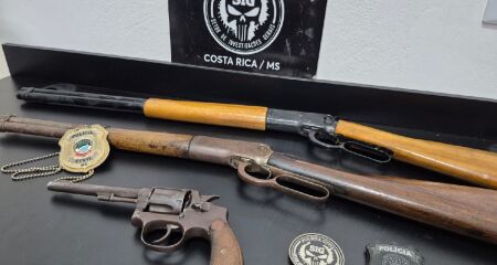 As armas foram encontradas em uma residência abandonada