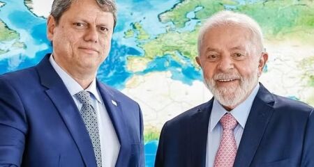 Lula aparece como favorito para eleições presidenciais de 2026 e Tarcísio figura como nome forte para a direta