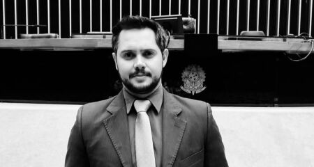 Luiz Torchetti Neto, de 35 anos, foi atingido por carro enquanto atravessava avenida; parlamentar, amigos e familiares lamentam perda