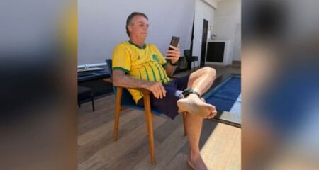 Ex-presidente se queixa de soluços e está triste