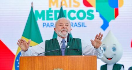 Lula mamtém só brasileiros em programa