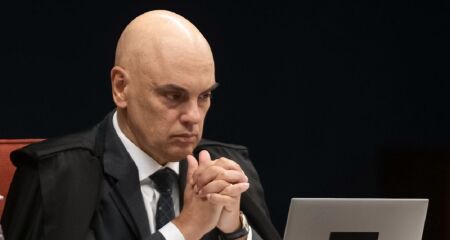 O ministro Alexandre de Moraes pediu ao presidente da Primeira Turma do STF as datas para realizar julgamento presencial do núcleo 1