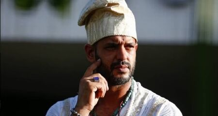 Uma das vítimas relatou ter sido dopada pelo pai de santo após tomar um chá. Ela contou ter acordado com o religioso deitado sobre ela