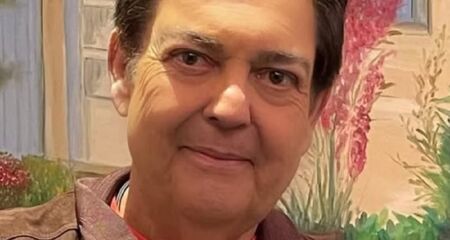O apresentador foi hospitalizado por conta de uma infecção na perna
