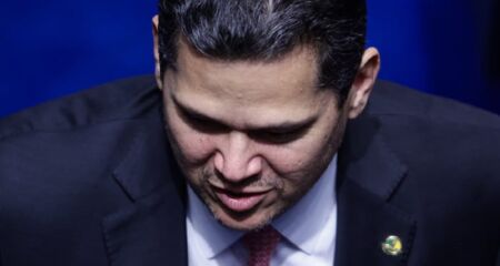 Presidente do Senado descartou colocar em pauta impeachment de ministros do STF. Oposição entrou com pedido para afastar Alexandre de Moraes