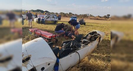 Mesmo com a aeronave quase partida ao meio devido ao violento choque contra o chão, o piloto de 45 anos não sofreu ferimentos graves