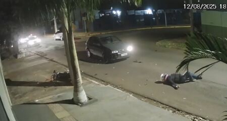 Câmera de segurança registrou toda a dinâmica do acidente ocorrido na noite desta terça-feira (12)