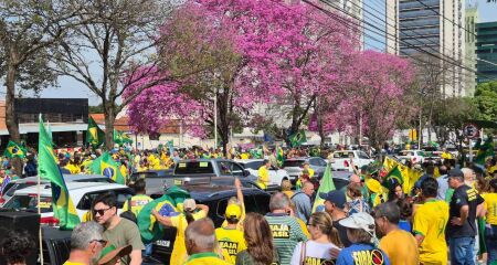 Durante o evento, manifestantes pediram o impeachment do ministro do Alexandre de Moraes e anistia aos presos e investigados pelos atos de 8 de janeiro