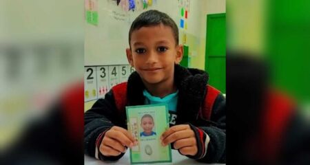 Adrian Souza Martins, de 8 anos, foi picado por um escorpião escondido no calçado durante um casamento