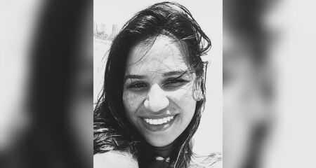 Amigos e familiares se despediram da jovem neste sábado