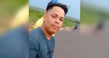 Erick Rodrigues da Silva Moura estaria sem capacete durante a colisão com o carro, sofrendo um traumatismo craniano severo