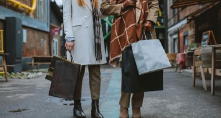 Realizada sempre na última sexta-feira de novembro, ela movimenta o comércio digital e físico, trazendo promoções em diversas categorias