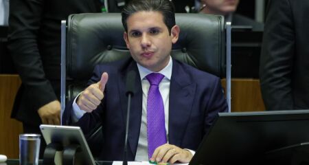 Motta rejeitou mudança a favor de Eduardo Bolsonaro