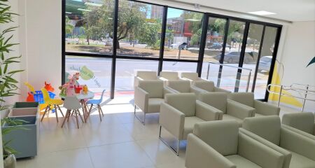 Estrutura moderna, check-in digital e estacionamento próprio marcam a unidade, tudo para facilitar a vida dos pacientes