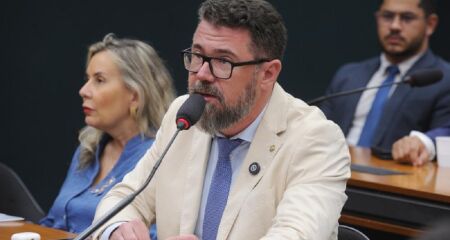 Pollon vê contrato irregular da AGU 