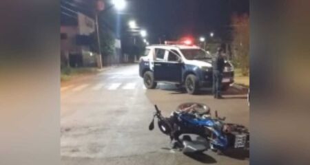 Acidente ocorreu na noite deste sábado (6), na Avenida Aroeira