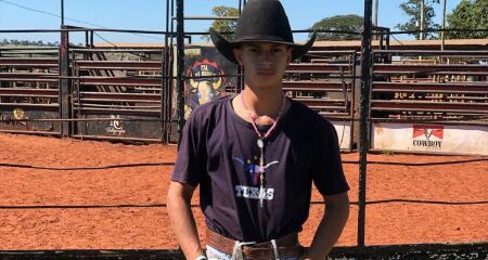 Jovem teve morte cerebral após cair de touro em evento