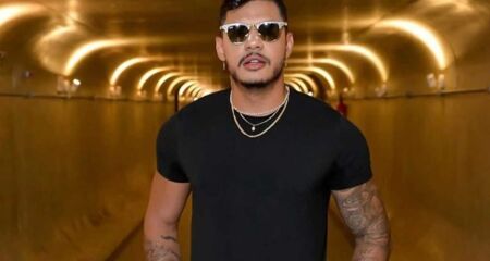 Artista apresenta quadro de cefaleia, náuseas, vômitos, turvação visual e acidose metabólica, sintomas clássicos de intoxicação por metanol