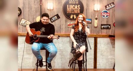 Melina vive o sonho de cantar 