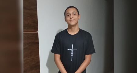 Sem diagnóstico definido e sem acesso ao medicamento, pai pede ajuda para manter o tratamento enquanto aguarda vaga em hospital de referência