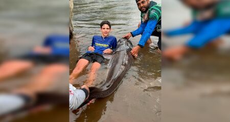 Fim de semana em família rendeu peixe maior que o próprio pescador