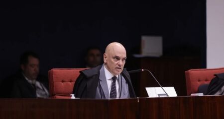 Após decretar prisão preventiva do ex-presidente Jair Bolsonaro, ministro Alexandre de Moraes pediu sessão virtual da Primeira Turma