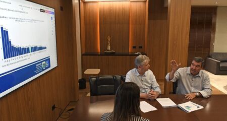 Riedel e secretário celebraram conquista 