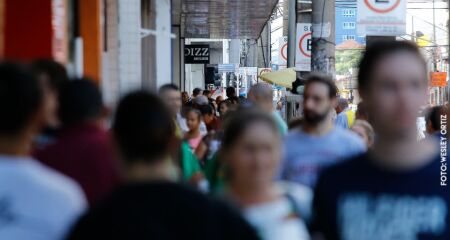 Lojistas do estado esperam aumento nas vendas, especialmente em eletrônicos, móveis e vestuário, enquanto especialistas alertam consumidores a ficarem atentos às promoções