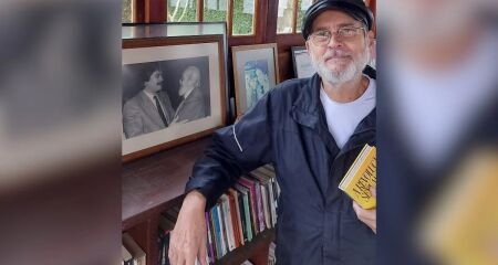 Paulo Frateschi morreu após ser esfaqueado pelo próprio filho, Francisco Frateschi. Ele foi socorrido, mas não resistiu