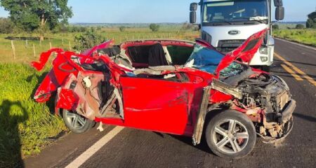 Acidente ocorreu a cerca de 30 km de Santa Rita do Pardo, na tarde desta segunda-feira