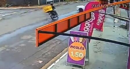 Acidente ocorreu no cruzamento da Rua Jerônimo de Albuquerque com a Rua John Kennedy