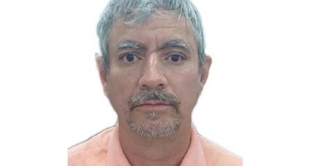 Gilberto Firmo Ferreira é suspeito de guardar, ocultar e facilitar trânsito de carros roubados. Ele atuava em um ponto no Sol Nascente