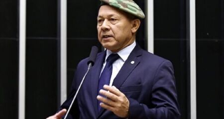 Coronel Chrisóstomo, do PL, tem união estável com Elizabeth Dias de Oliveira, a quem a Câmara já pagou mais de R$ 1,2 milhão em salários