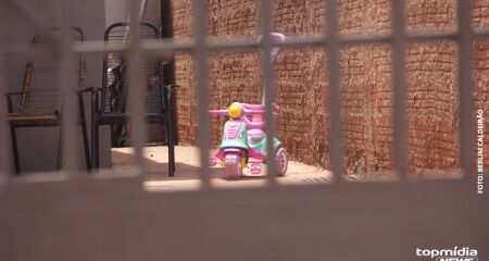 A genitora da criança precisou ser amparada após o falecimento da filha