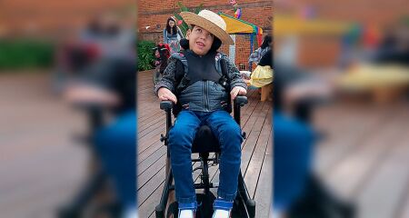 Ryan enfrenta uma série de desafios de saúde, como paralisia cerebral grave, síndrome de West, microcefalia e hidrocefalia