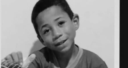 Criança caiu em buraco tomado por água de chuva