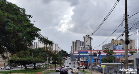 Tempo amanhece nublado na capital