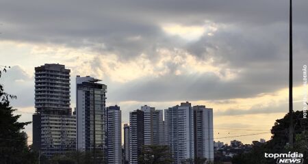 Capital amanhece nublada