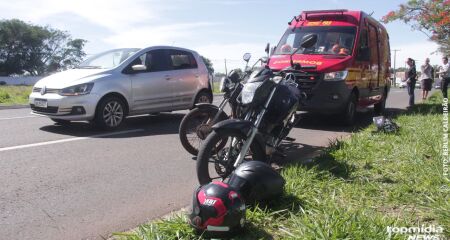 Carro e duas motos se envolvem em acidente nesta manhã